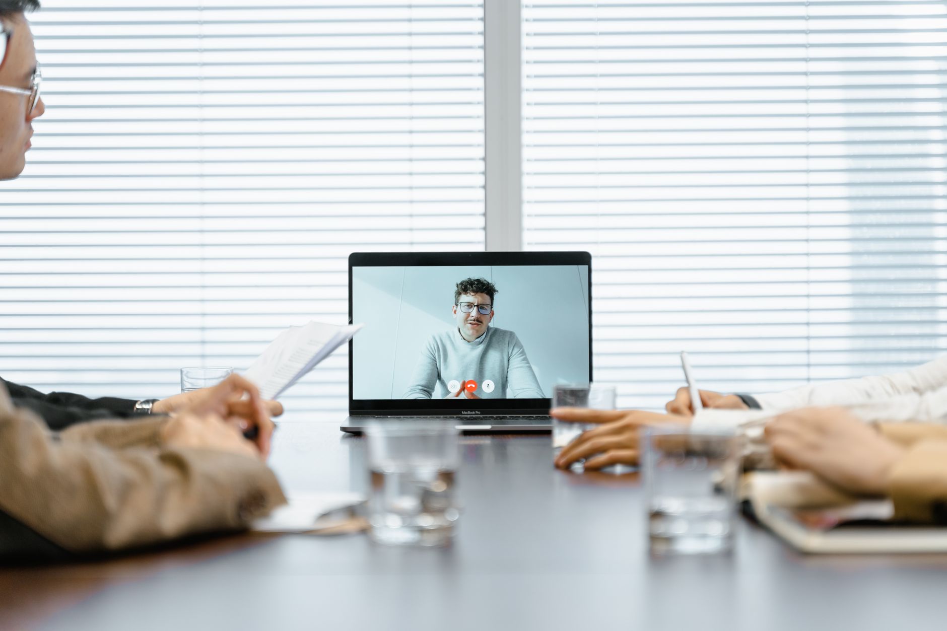 Redefining Corporate Communication in Virtual Environments
